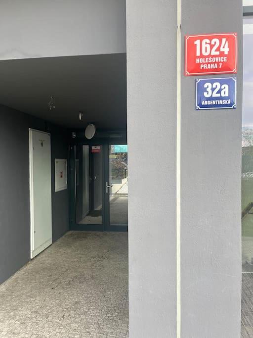 Apartman Holesovice,Balkon,Garaz Praga Exterior foto